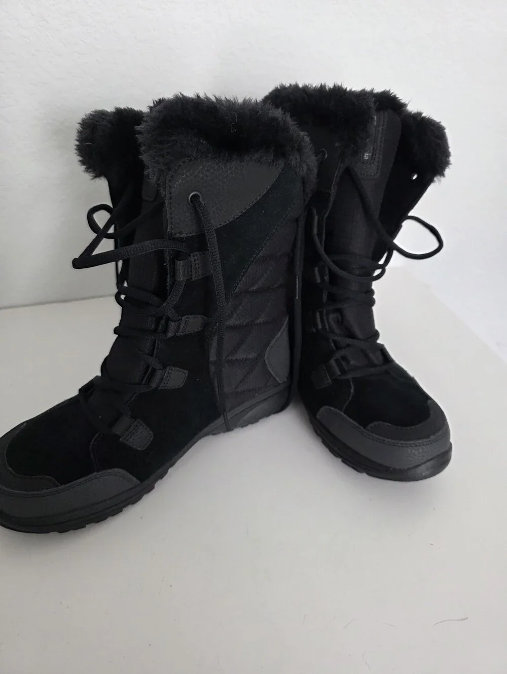 Columbia Women's Black Waterproof Winter Boots - Faux Fur Lined Size 8